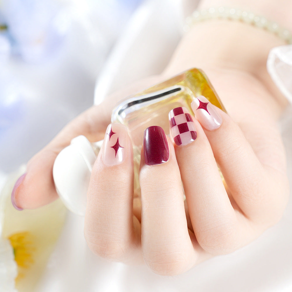 Künstlerisches Press-On-Nagelset mit einzigartigen geometrischen Designs Karnz