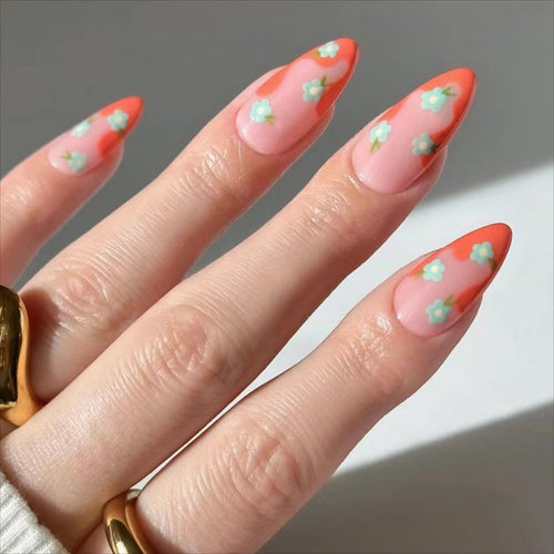 Künstlerisches Floral Gel Nageldesign