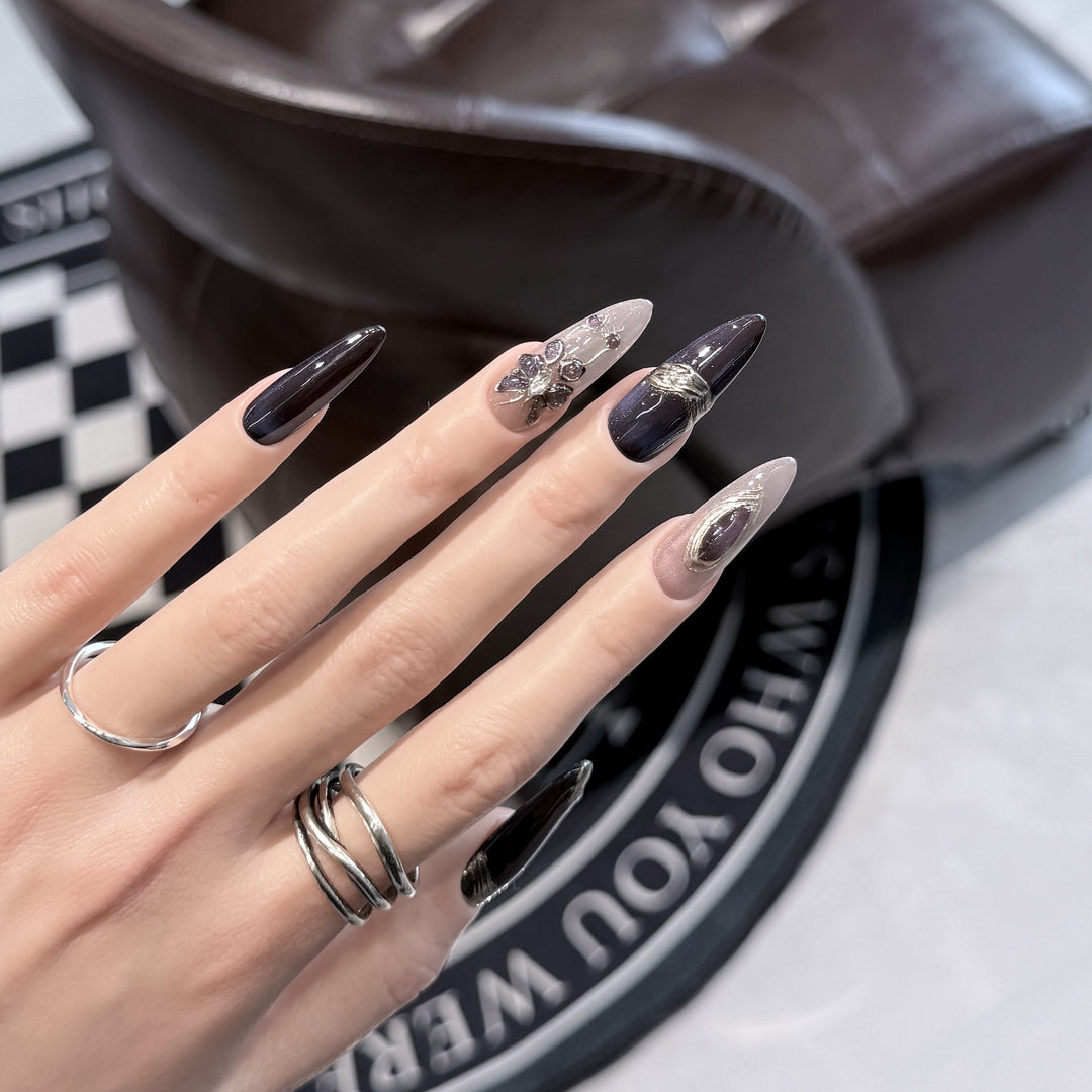 Elegante Stiletto Press-On Nagelkunst Set mit Edelsteinakzenten Karnz