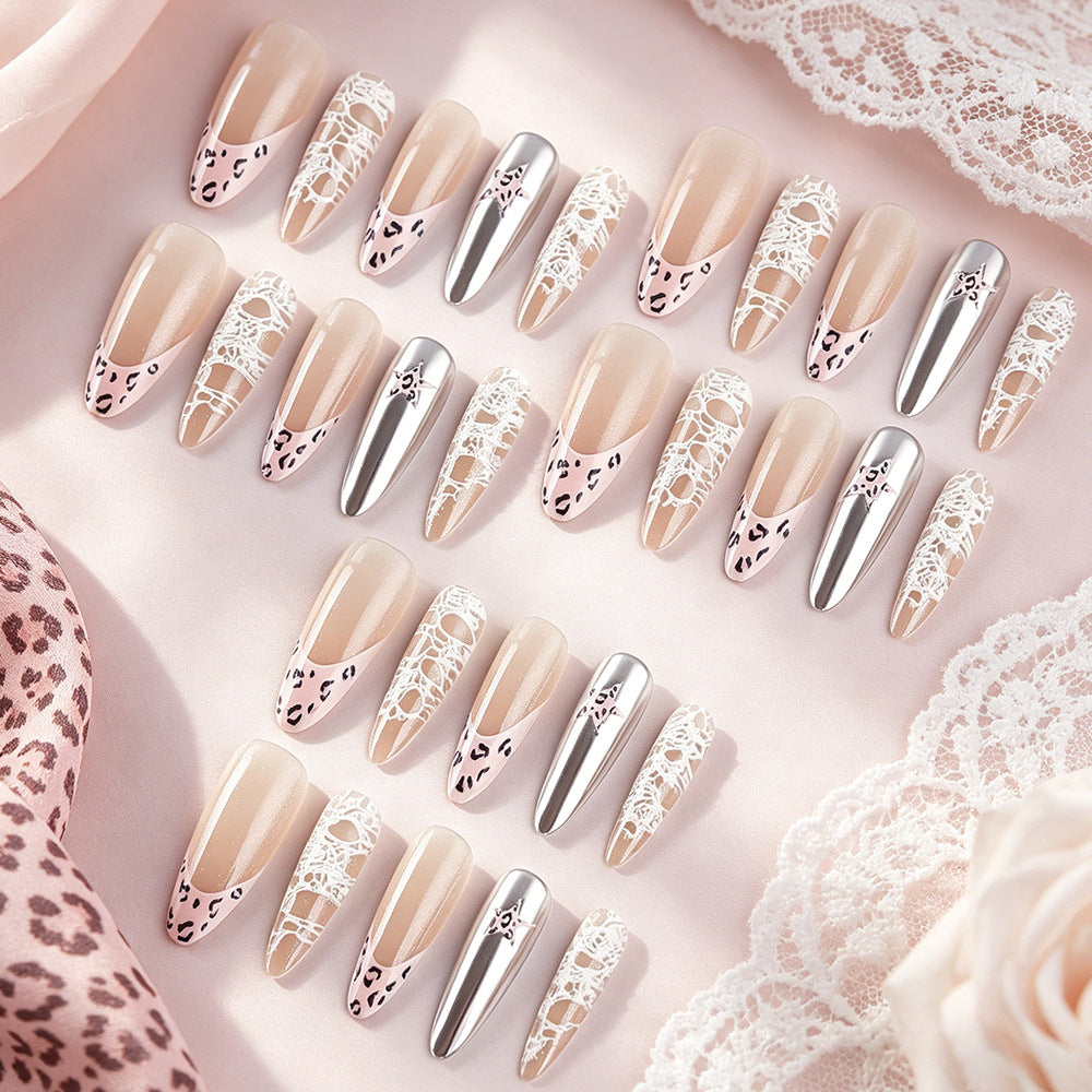 Elegantes Spitzen- und Metallic-Nagelkunstset Karnz