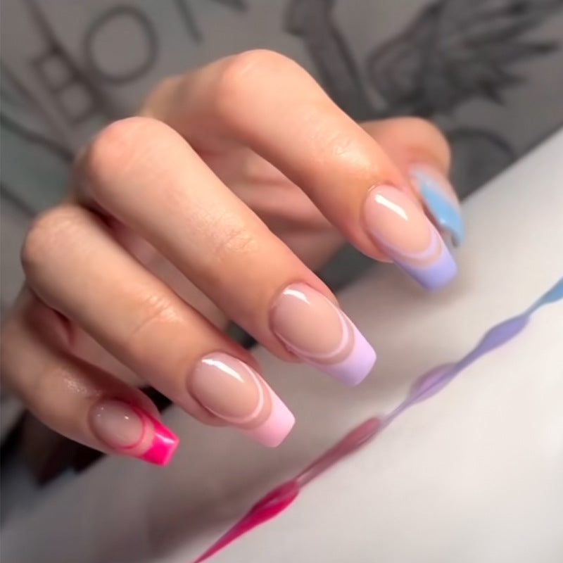 Elegante Stiletto Press-On Nagelkunst mit Strass-Akzenten Karnz