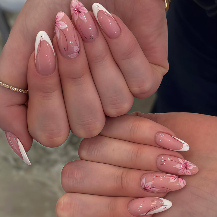 Künstlerische florale Nagelspitzen Karnz