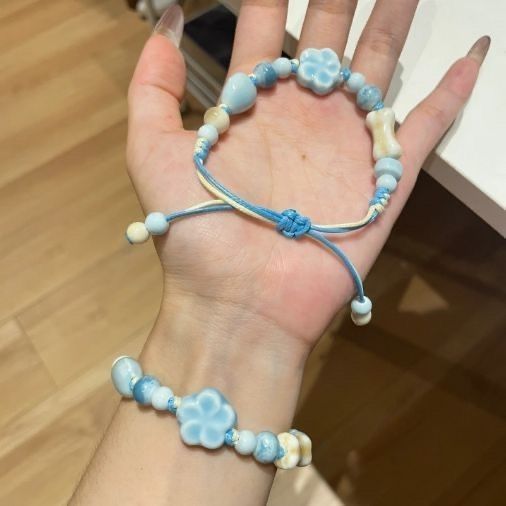 Verstellbares Blumenperlenarmband Karnz