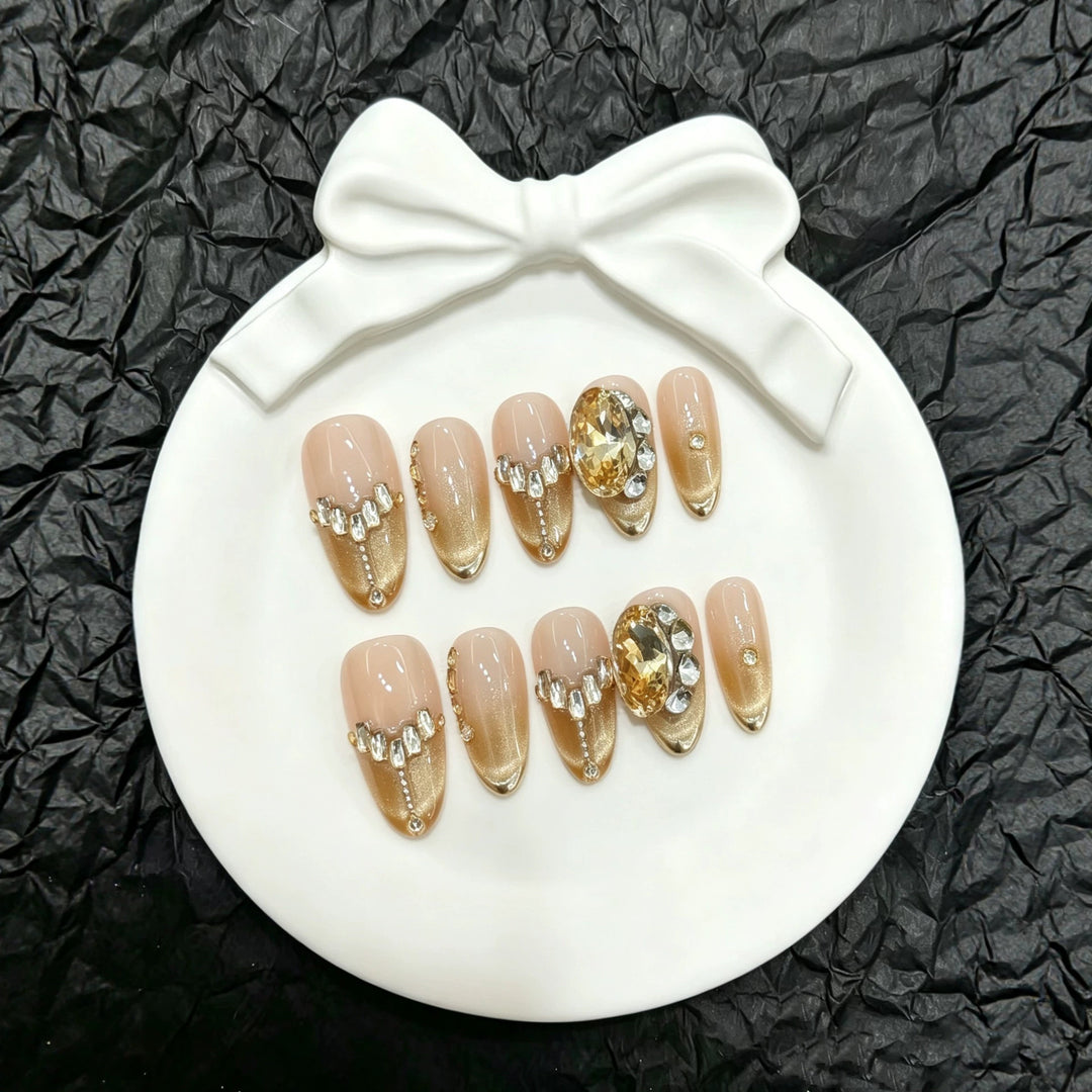 Elegantes Press-On-Nail-Set mit Edelstein-Akzenten