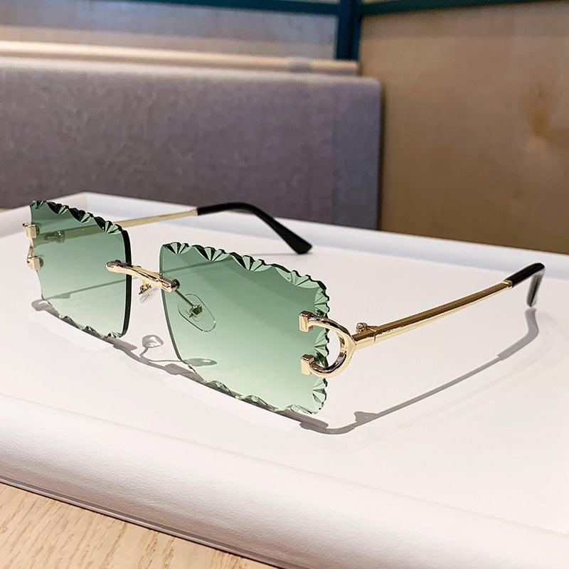 Damen modische Sonnenbrille mit verspieltem Rahmen Karnz