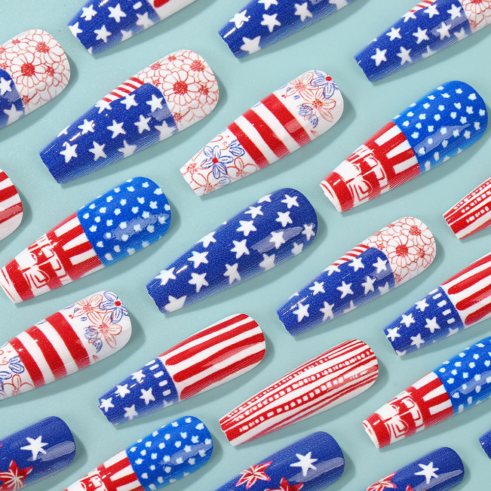 Kreative Nail Art Kunstnägel im patriotischen Design Karnz