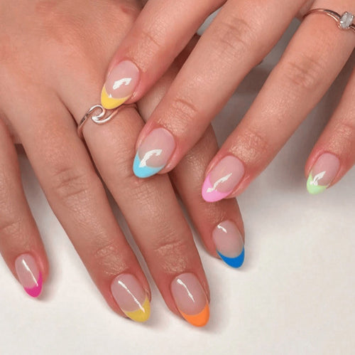 Kunstnagelset mit buntem French Design Karnz