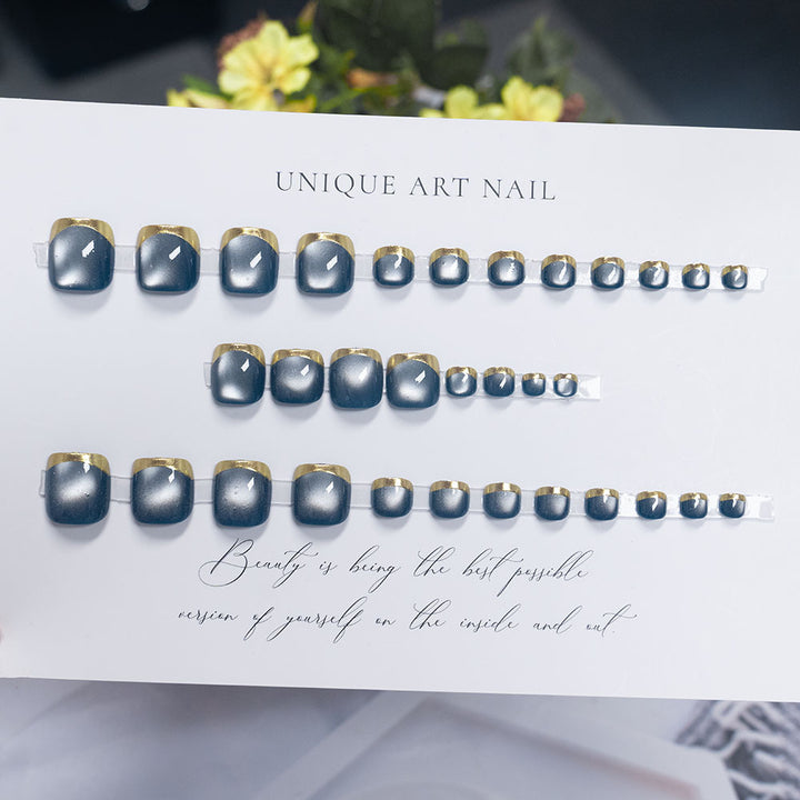 Elegante Glänzende Press-On Nagelset mit Goldakzenten