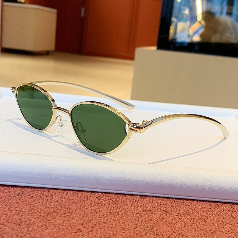 Damen Designer-Sonnenbrille mit elegantem Metallgestell und schützenden Gläsern Karnz