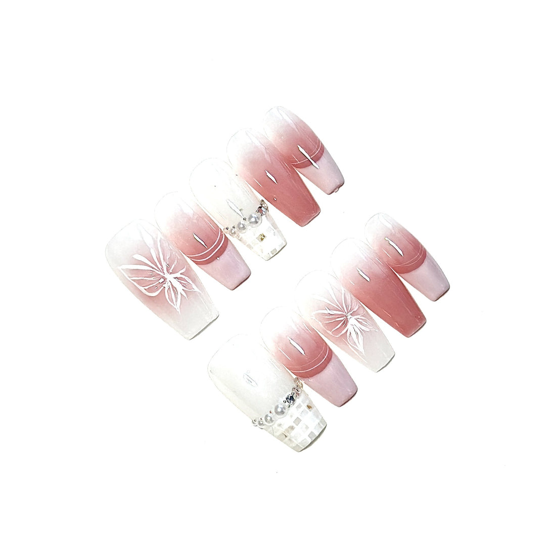 Elegantes Ombre Press-On-Nägelset mit floralen Designs