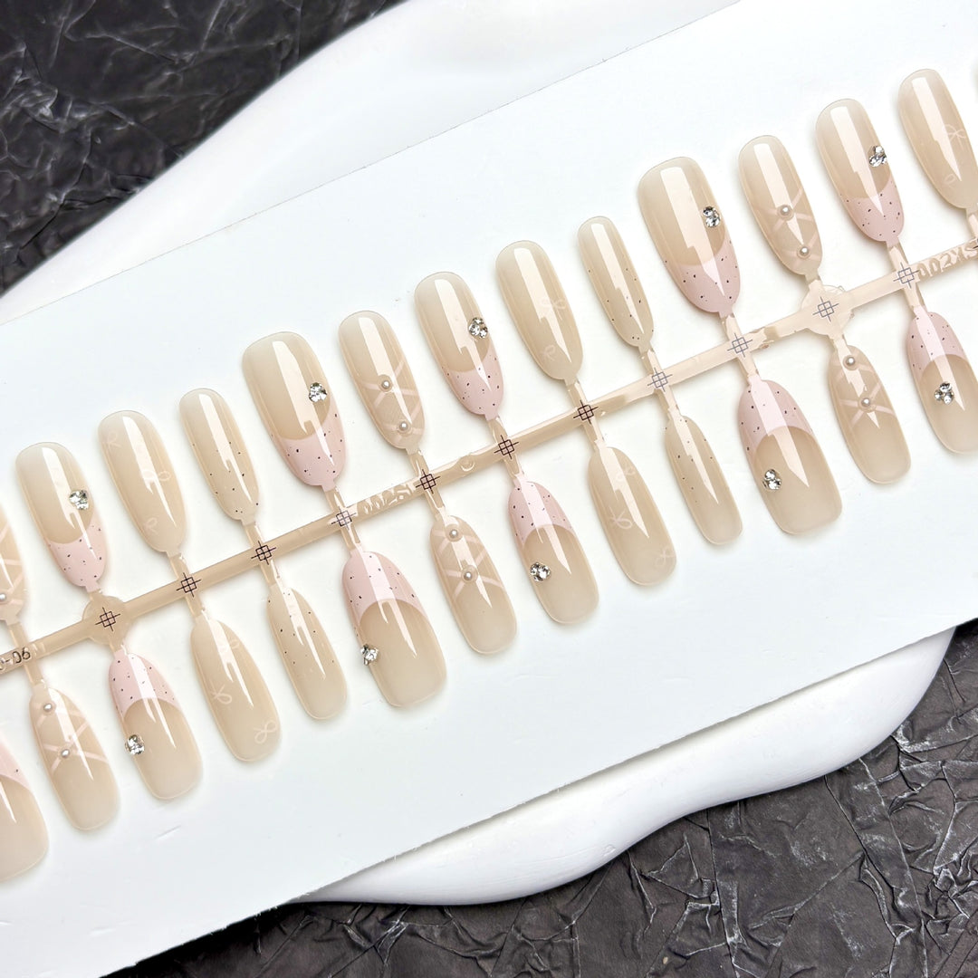 Elegantes Press-On Nagelkunst Set 1790746012