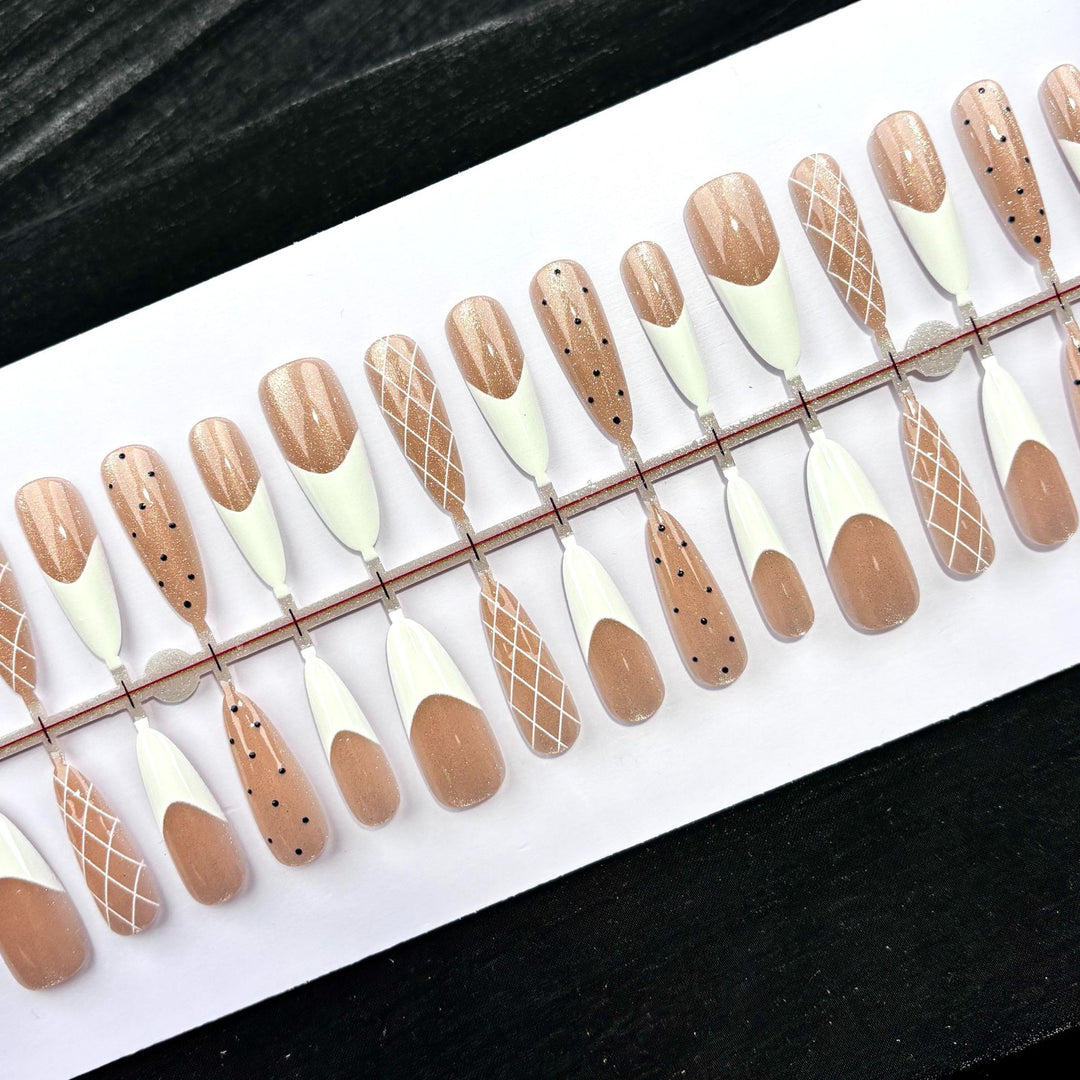 Künstlerische Press-On Nail-Kollektion 1790745679