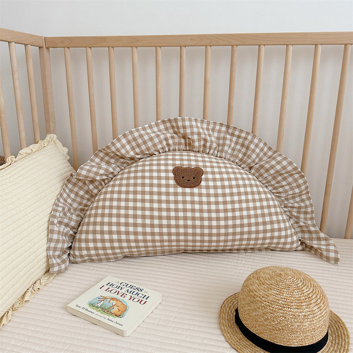 Rüschengingham-Kinderzimmer-Polsterkissen mit Bärenapplikation