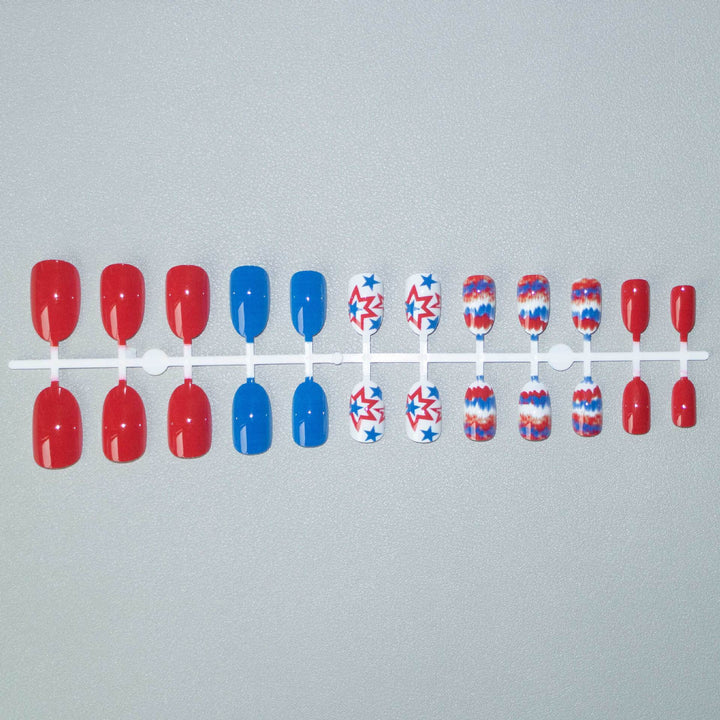 Patriotische Stern- und Streifen-Nagelkunst