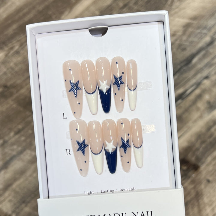 Künstlerisches Stiletto Druck-Nagelset mit himmlischem Design Karnz