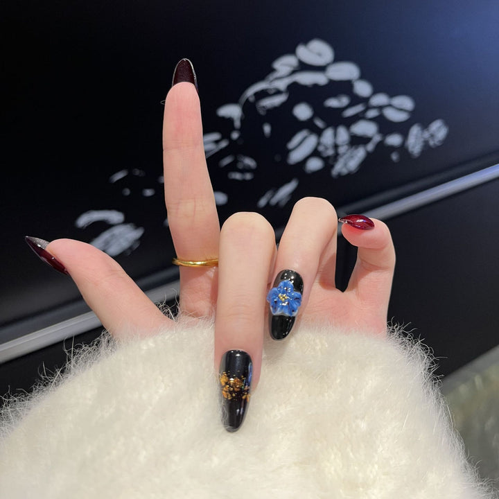 Künstlerisches Floral Akzent Press-On Nagelset Karnz