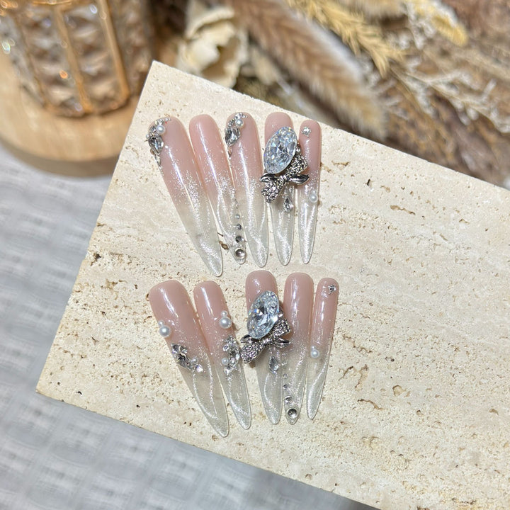 Dekorative Nagelkunst Karnz