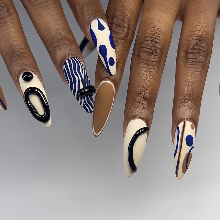 Künstlerische dekorative Press-On Nagelverlängerungen Karnz