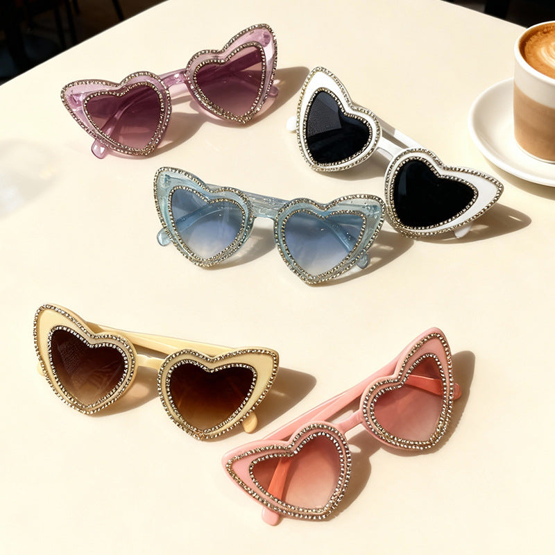 Glamouröse Herzrahmen-Sonnenbrille Karnz
