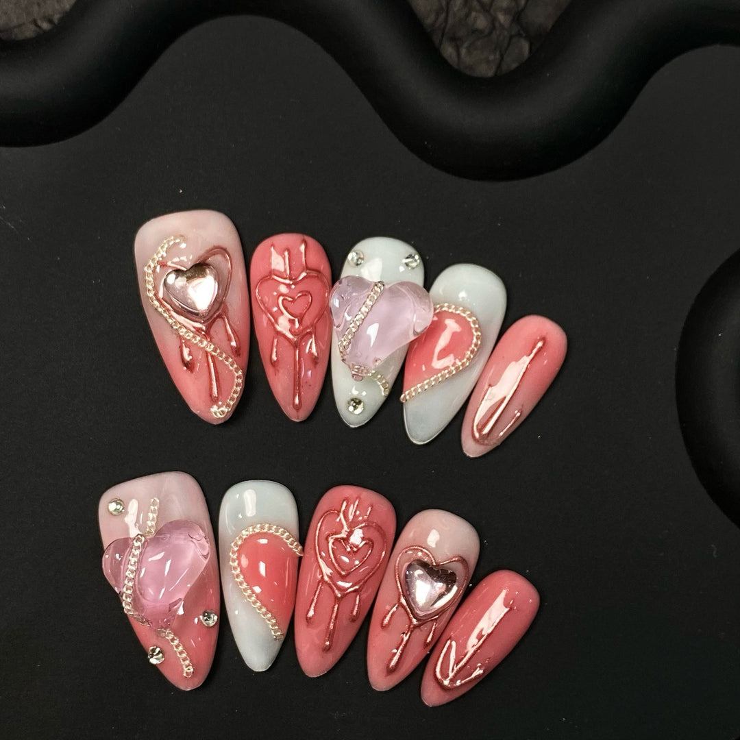 Künstlerisches Herz-verzierte Press-On-Nagelset