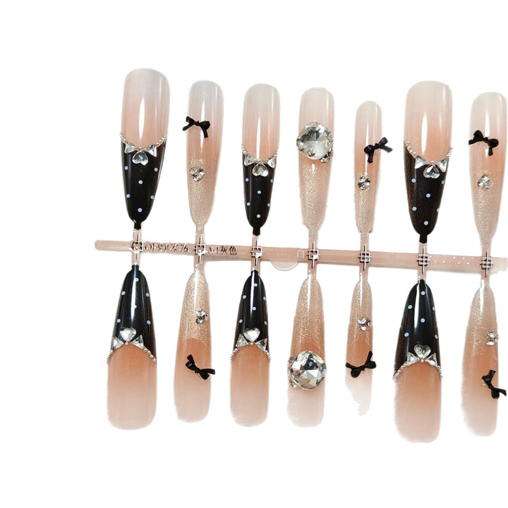 Glamouröse Fingernägel Karnz