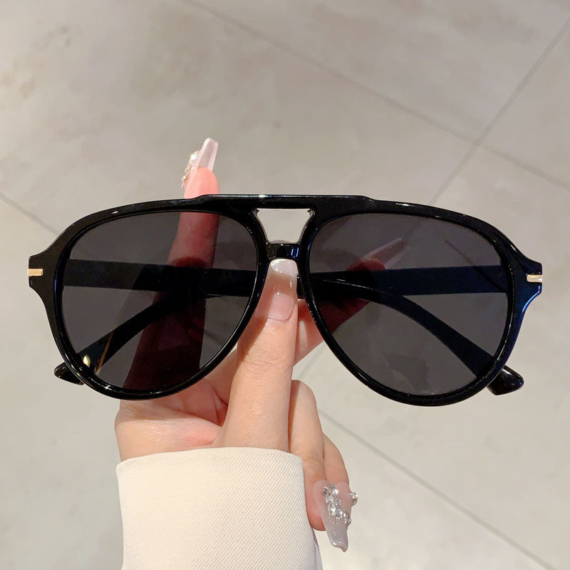 Damen stilvolle Sonnenbrille mit markantem Design Karnz