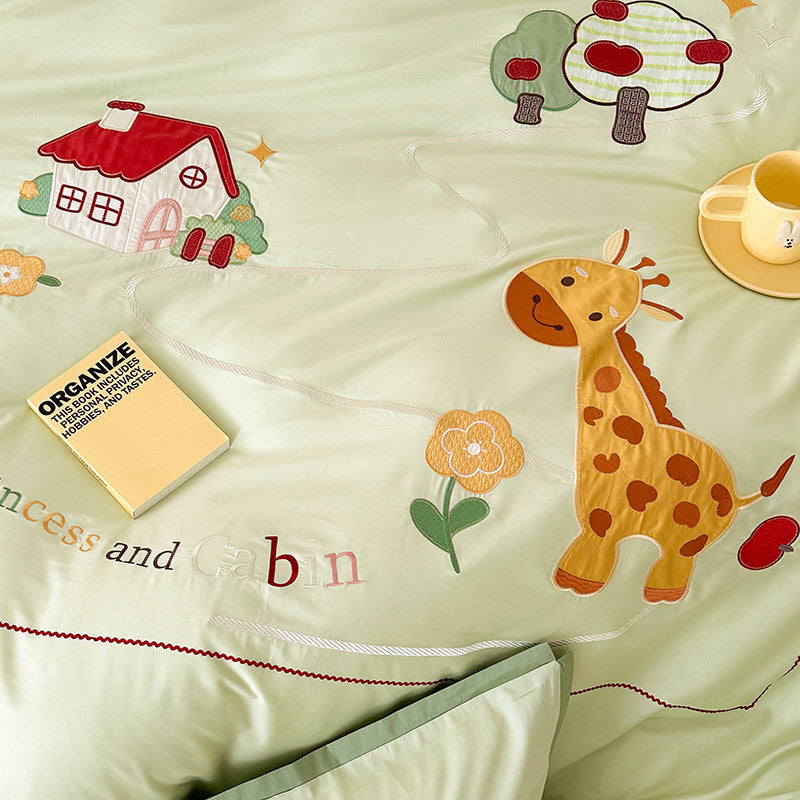 Kinder-Bettwäschegarnitur mit applizierter Safari-Giraffe, Apfelbaum-Motiv und feiner Stickerei