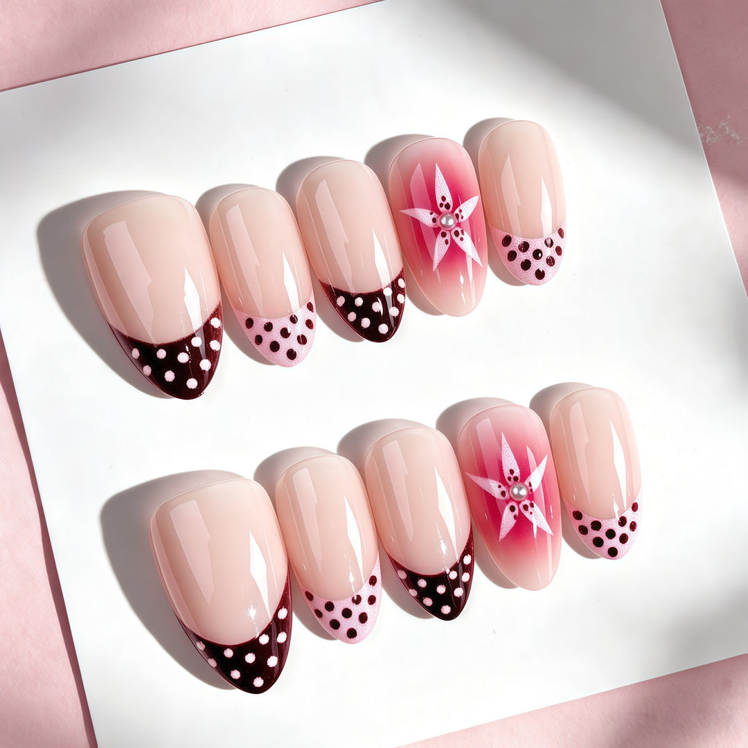 Elegantes Press-On-Nagelset mit künstlerischem Design