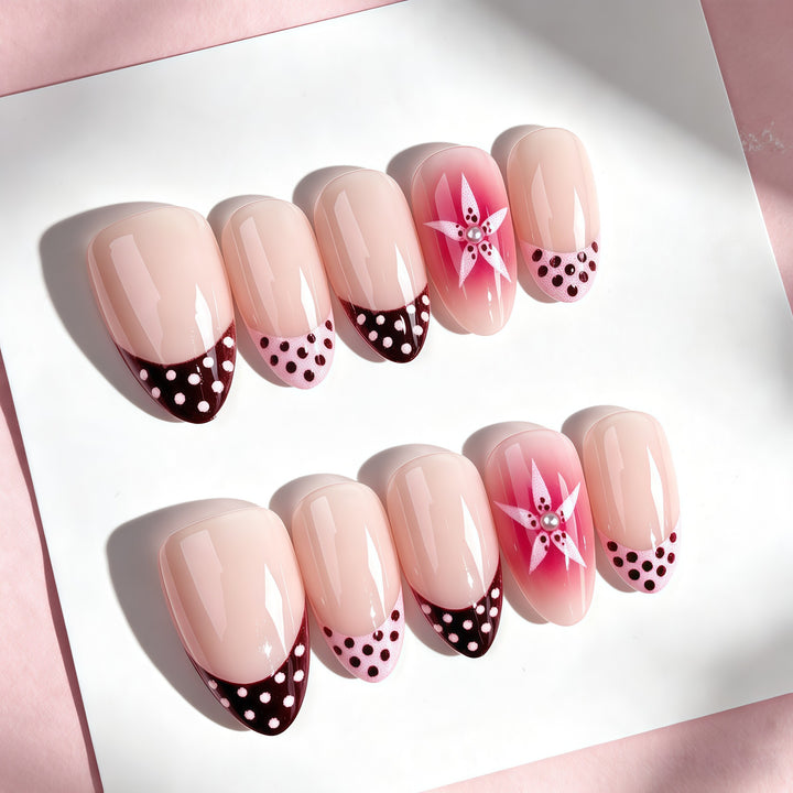 Elegantes Press-On-Nagelset mit künstlerischem Design