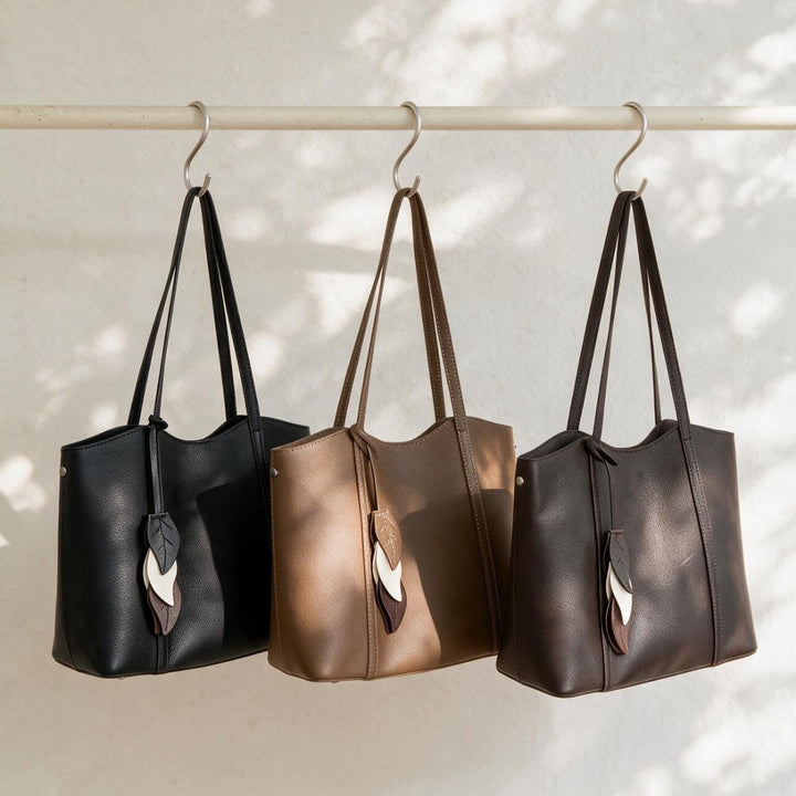 Gepunktetes vegan-leder strukturiertes Tote mit Blattcharm & langen Schulterträgern
