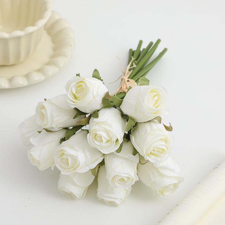 Künstlicher Rosenstrauß mit feinen Details Karnz