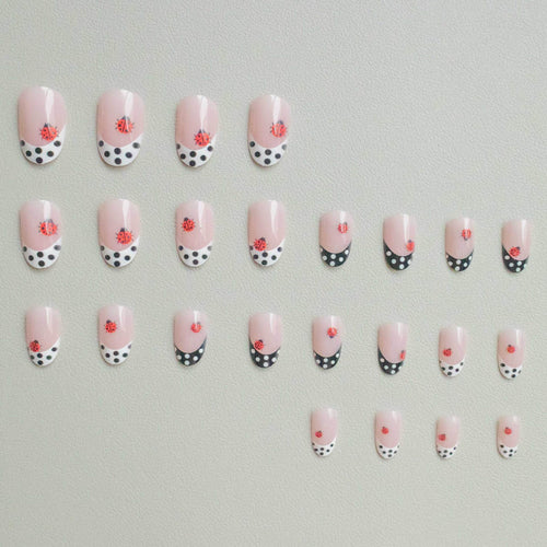 Kreatives Marienkäfer-Akzent-Nagelkunst-Set