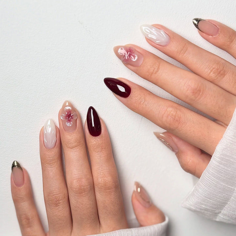 Elegante künstlerische Press-On Nagelset mit floralen und glanzvollen Akzenten Karnz