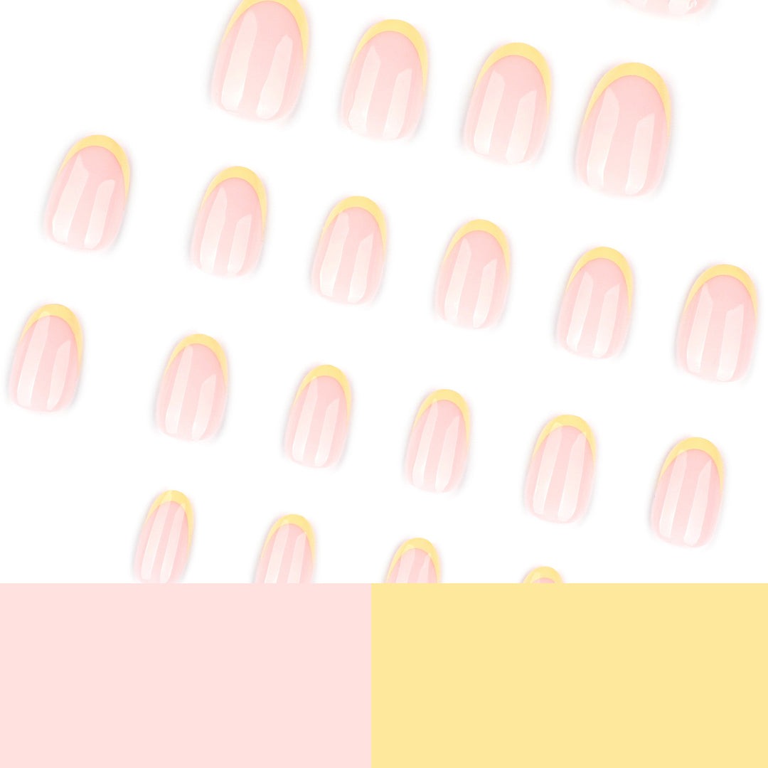 Elegante Nagelkunst im modernen French-Tip Design Karnz