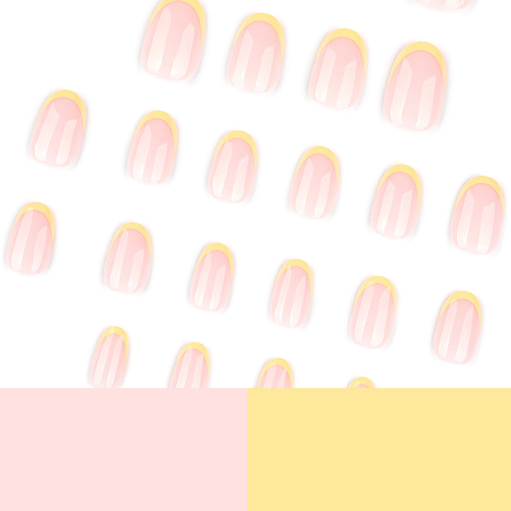 Elegante Nagelkunst im modernen French-Tip Design Karnz