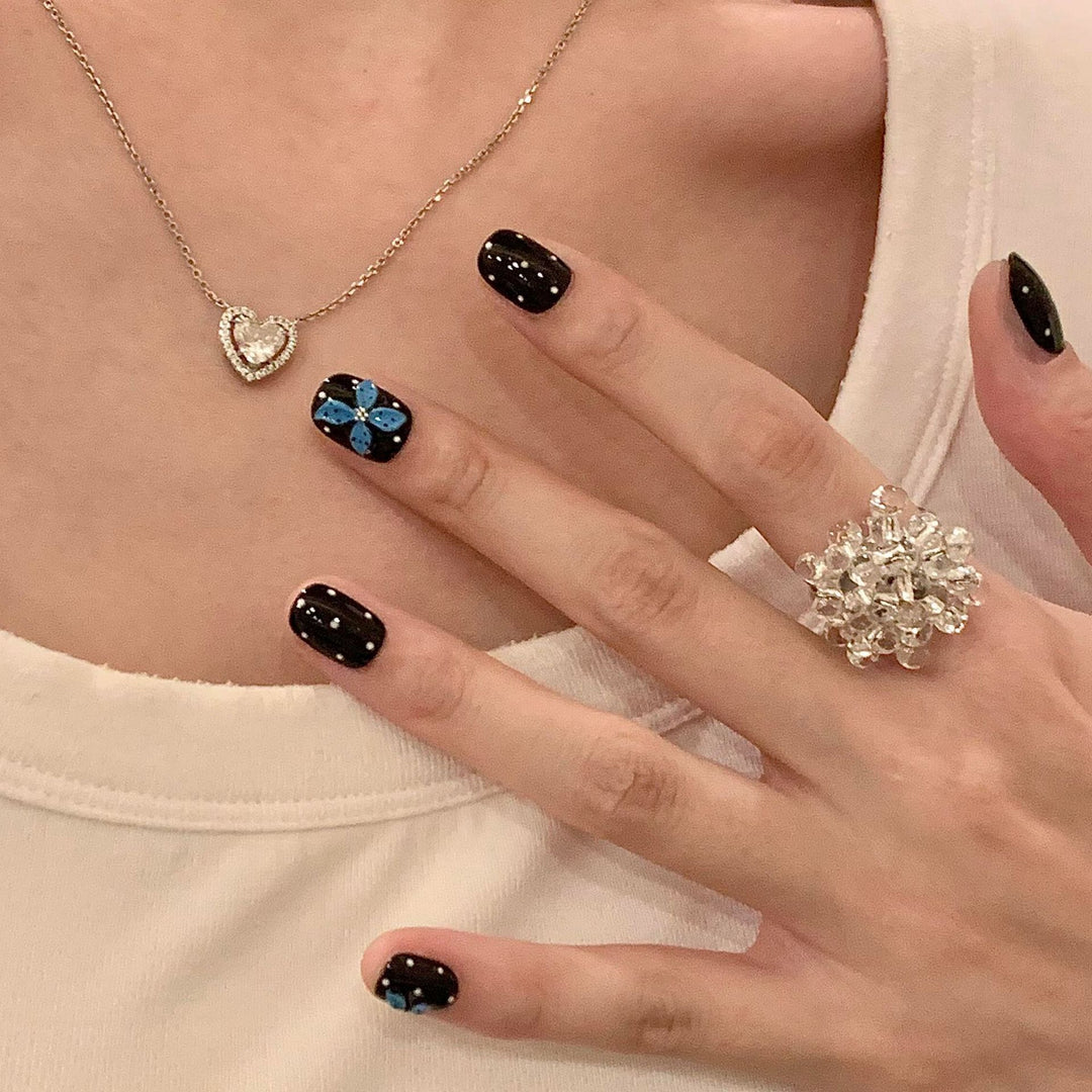 Kunstnägel mit Buntem Blumendesign Karnz