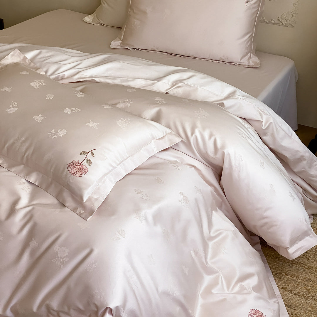 Luxuriöses Baumwollsatin-Bettbezug-Set mit feiner Rosenstickerei und Jacquard-Relief