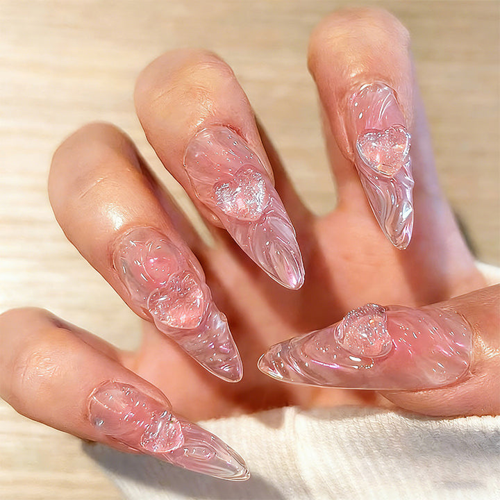 Kunstvolle Nagelspitzen mit transparentem Design Karnz