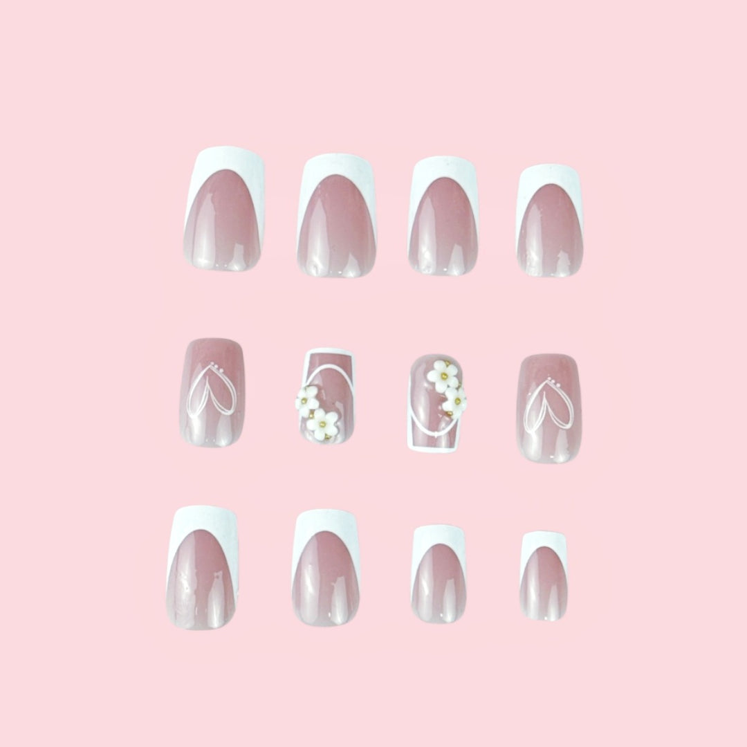 Dekoratives Aufklebe-Nageldesign Karnz