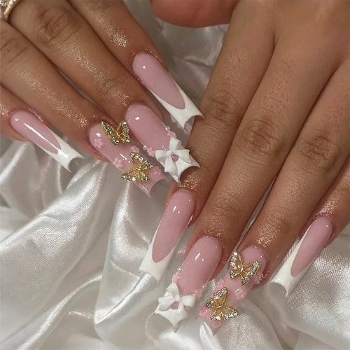 Dekoratives Press-On-Nagelset mit floralen und Schmetterlingsakzenten Karnz