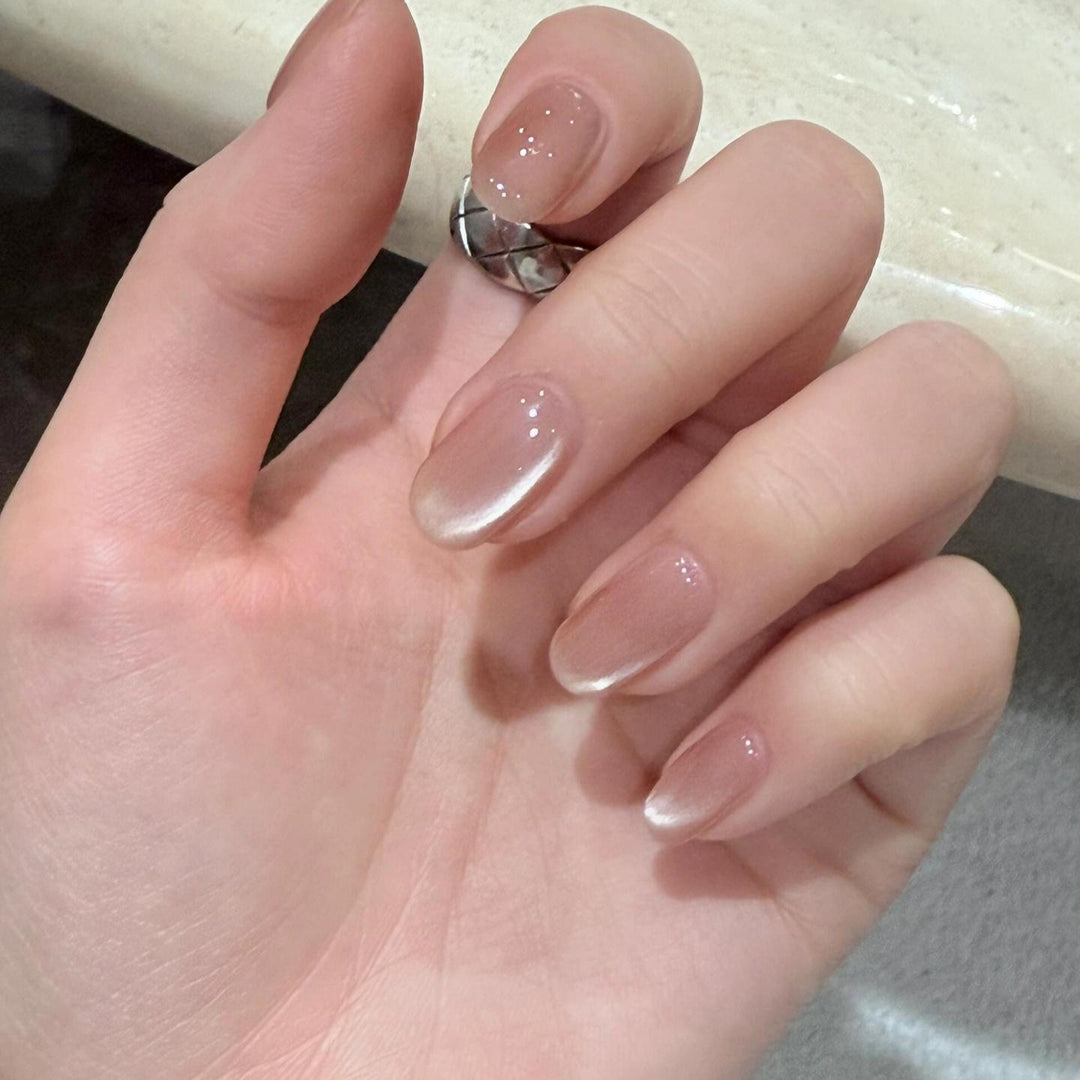 Elegante Nagelspitzen mit Sanftem Ombre-Effekt Karnz