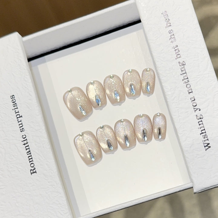 Kunstnägel mit Elegantem Glamour-Design Karnz
