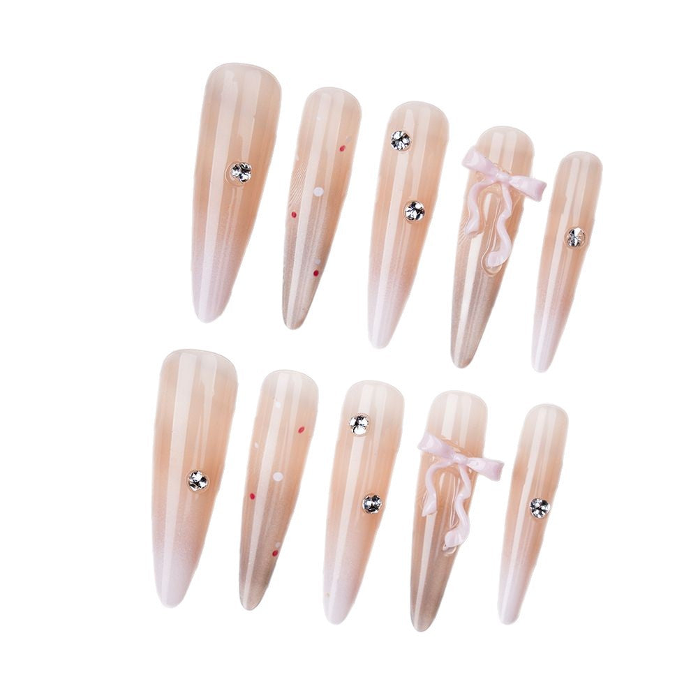 Künstlerische Stiletto Press-On Nail Set mit dekorativen Akzenten Karnz