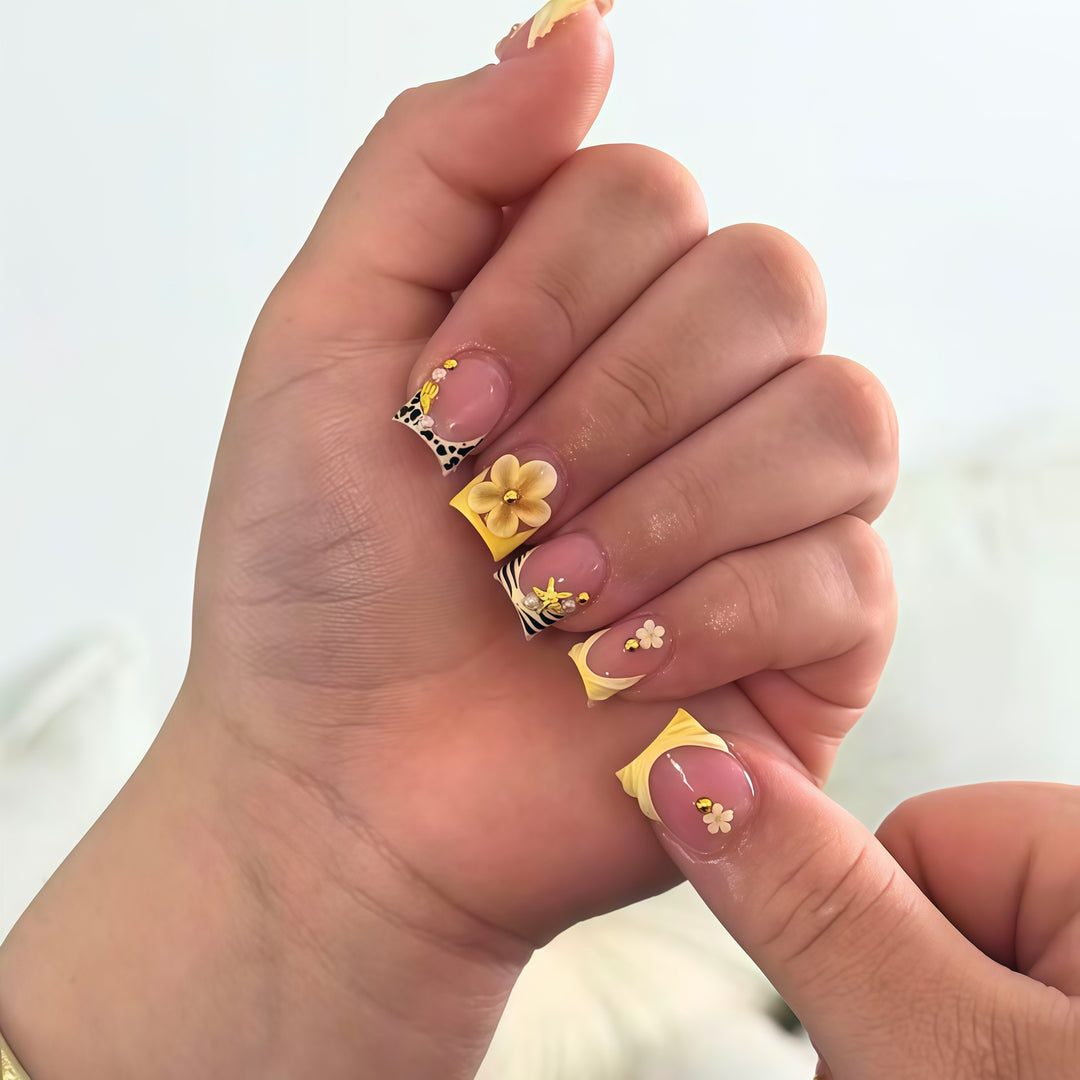 Floral Design Press-On Nail Extensions Karnz