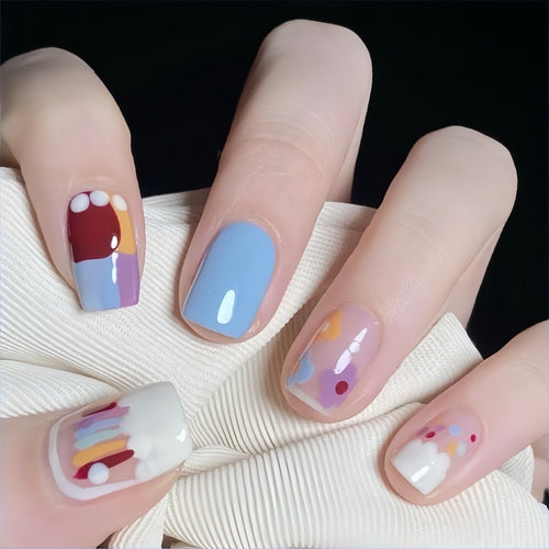 Kreatives Kunstnägel Set mit bunten Designs Karnz