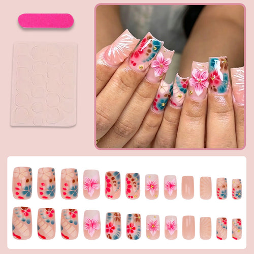 Kunstnagelset mit elegantem, floralem Design Karnz
