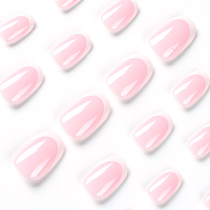 Elegante Nagelkunst mit französischen Spitzen Karnz