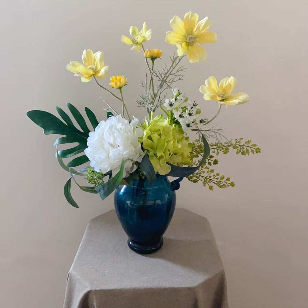 Elegante künstliche Blumenarrangement