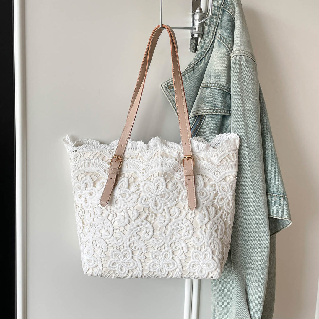 Elegante Tasche mit Spitzen-Detail