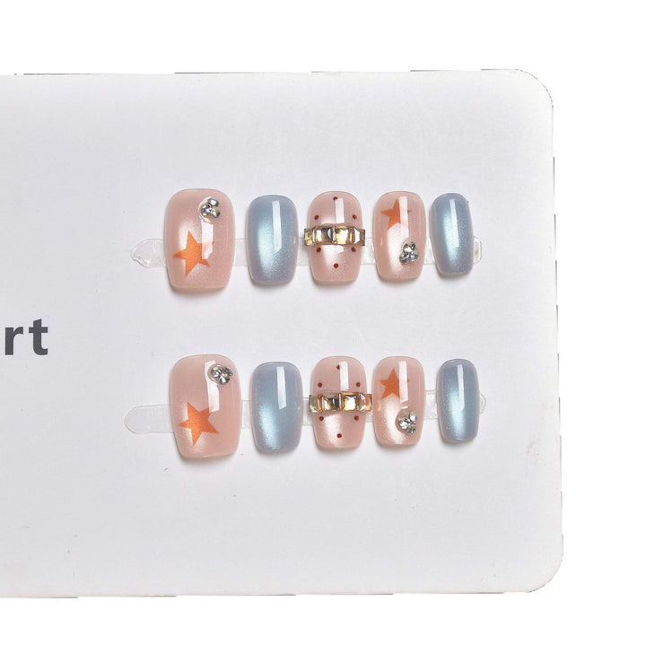 Dekoratives Press-On Nagelkunst-Set mit Strassakzenten Karnz